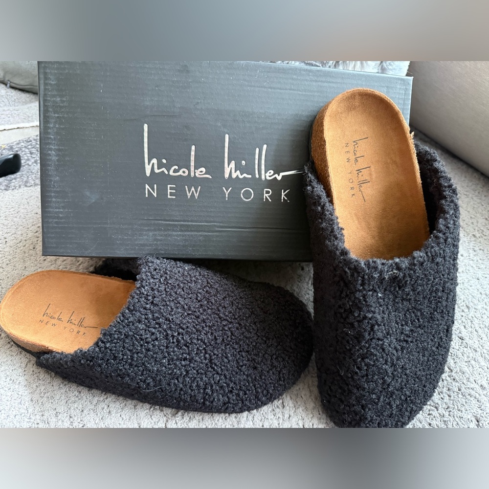 New in Box (no tags) Nicole Miller Black Size 9 Slides